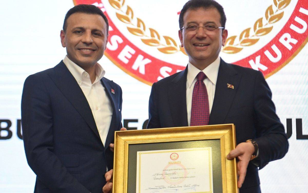 İBB Başkanı Ekrem İmamoğlu mazbatasını aldı